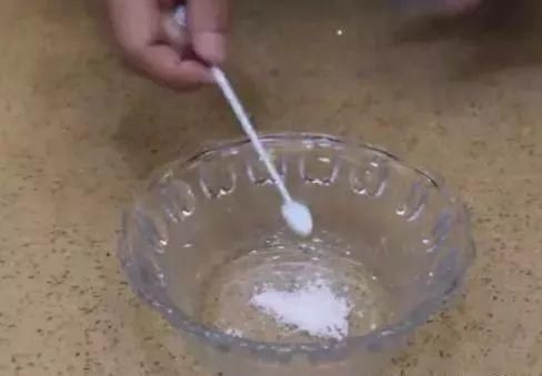 洗衣粉倒进白醋，别提多厉害了，解决家里不少烦恼事，抓紧试试！