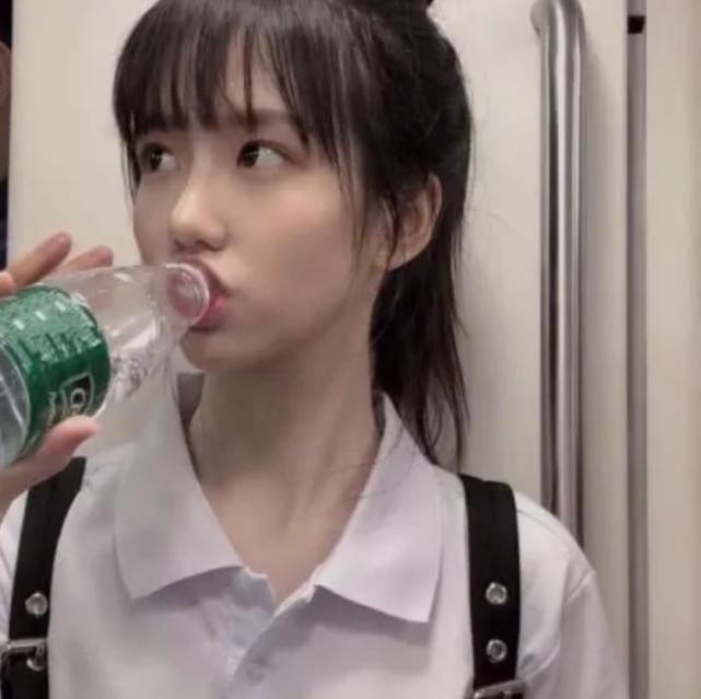 难怪|这4款饮料可以“当水喝”,00后常喝会悄悄瘦,难怪体重不过百