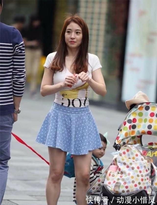 穿搭|二胎的妈妈还拥有这么火辣的身材, 夏季简约穿搭时髦干练