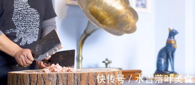 辣椒酱|茄子还是老吃法茄子和它一起烤，营养美味，补血益气！