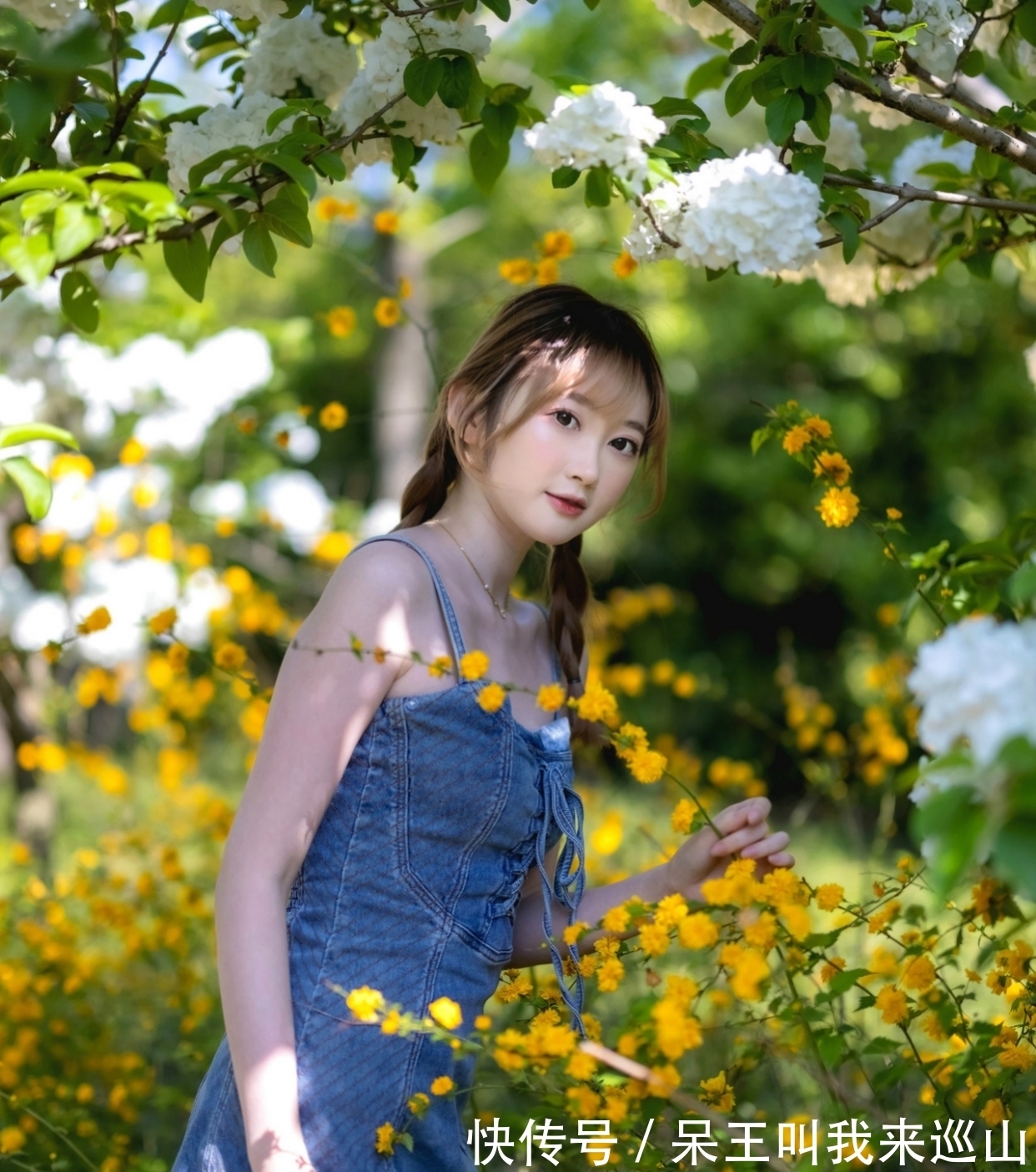 竹斋&腊月感怀·七律:莫道红尘归物外,且惊白雪落梅间