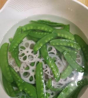 健康菜谱，荷兰豆炒藕片，简单美味营养，吃不够，超下饭