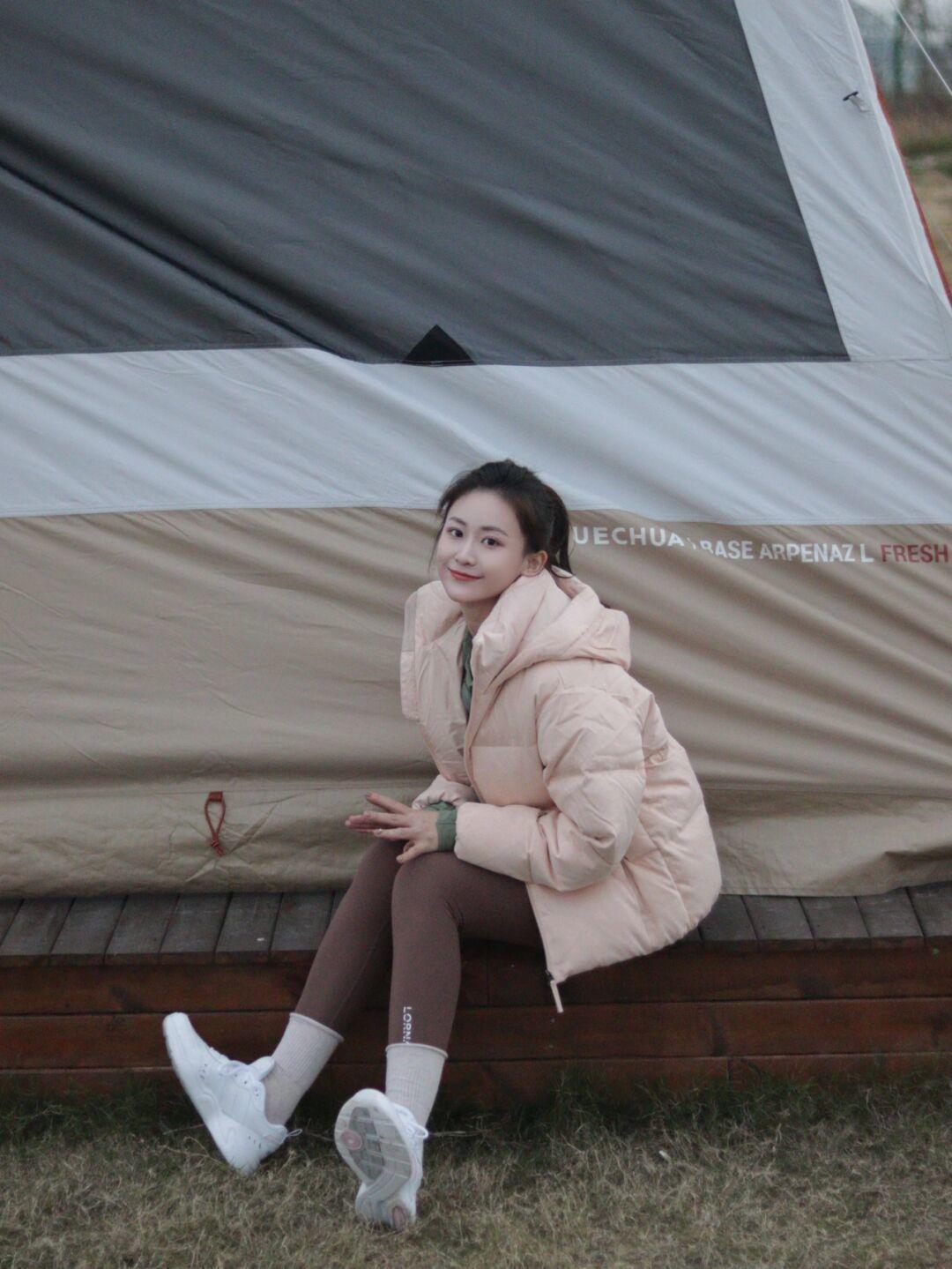 大长腿|冬季别当“反季节战士”,羽绒服必不可少,保暖又时尚