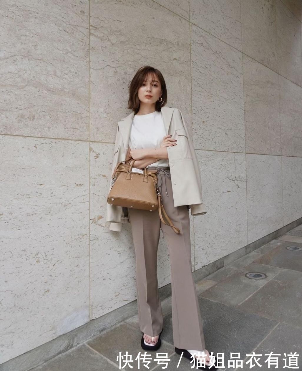 穿白T太俗?那是你不懂!她的“穿搭要点”全是小心机,自拿不谢