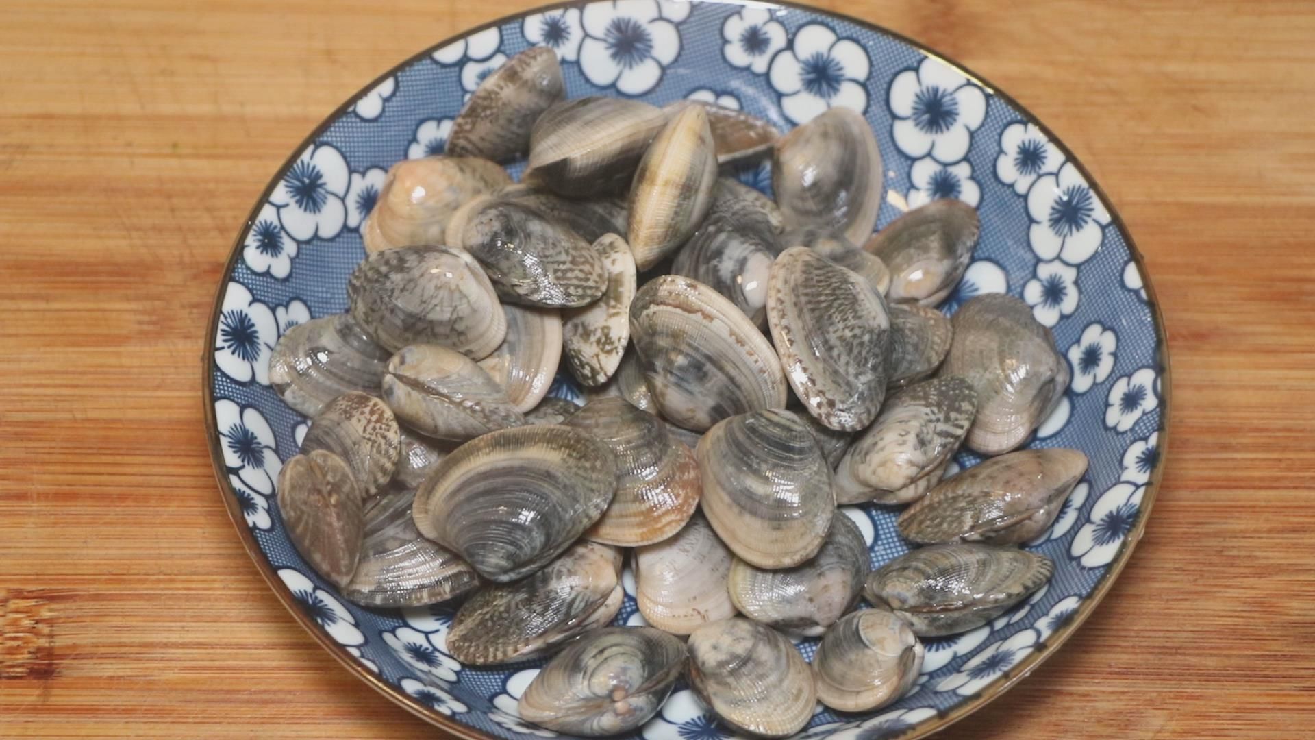  步骤|蛤蜊丝瓜汤的做法，掌握这个步骤，丝瓜嫩滑，汤汁鲜甜，做法简单