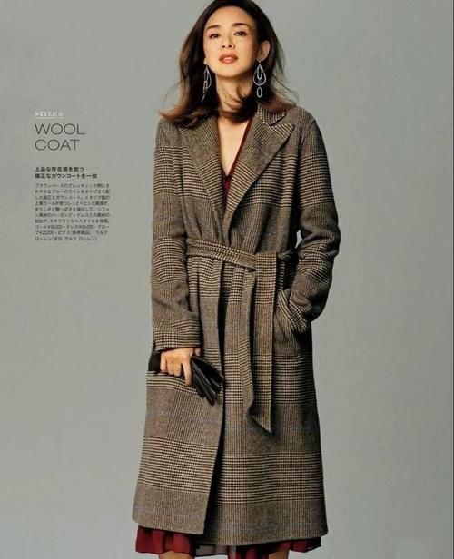 怕冷的女人别穿风衣了！今年流行这“大衣+裤裙”，时髦又保暖