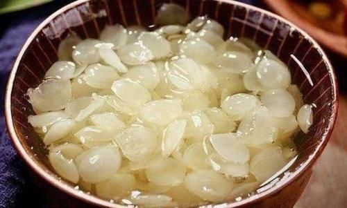 睡眠质量|秋天养生，建议吃好食物，使皮肤有弹性，延缓皮肤衰老，气色红润