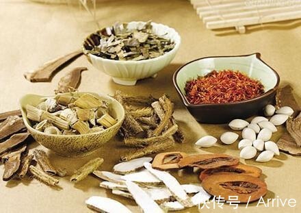 浸泡|养生酒怎么泡制;泡酒的药材怎么处理;叶其芳养生酒家教你避免泡酒误区