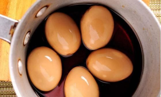 你见过这样吃鸡蛋的嘛？八种神奇的鸡蛋吃法，每种都有它的作用！