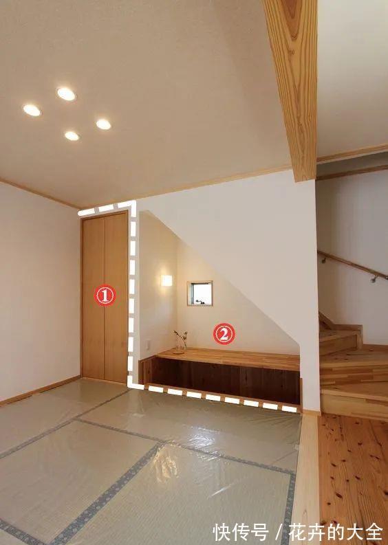 书房|日本又打起了榻榻米的主意，床边加2米长桌面，床上打造双人书房