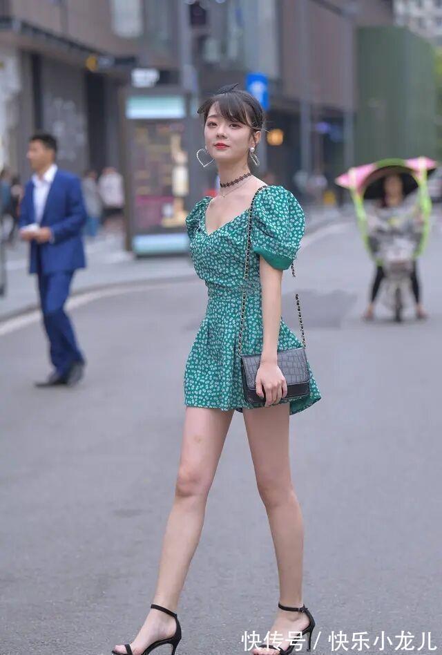 灯笼裙 吊带裙既清新又美丽，素雅干净不俗套，很有时尚气质