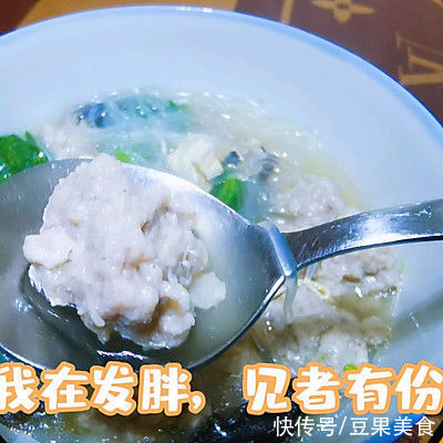 幼儿园宝宝餐——生汆丸子汤