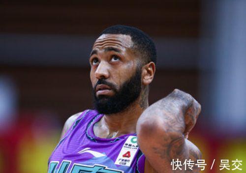 陶汉林|山东又输球队内矛盾爆发!哈德森暂停怒抢战术板,高诗岩提前退场