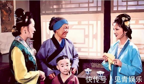 刘姥姥$刘姥姥分别评价林黛玉和薛宝钗,仅仅两字之差,两人对比高低立判