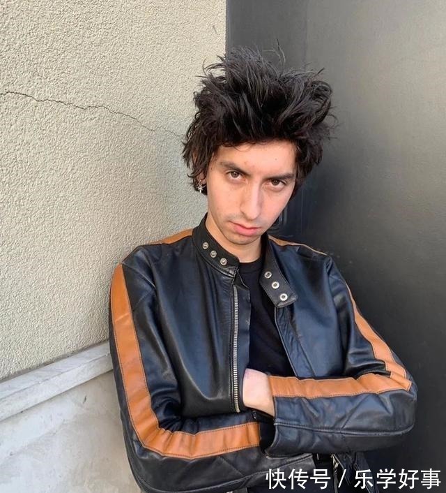 滑板 撩LV总监,穿10W天价球鞋,他是我见过最“烧钱”的板仔!