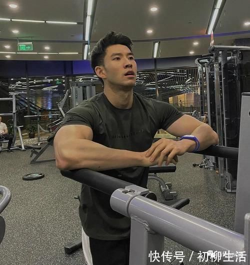肌肉|185cm肌肉男模走红,雄性荷尔蒙让网友不淡定了