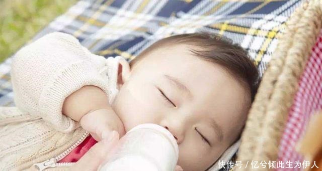 生完孩子后|奶粉喂养的赵薇,和母乳喂养的章子怡,两人的身材差距很明显