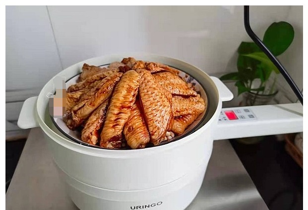 立秋后常做这道菜,食材加粉腌制,同玉米蒸熟上桌,鲜美不上火