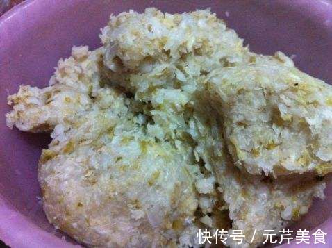 做酸菜猪肉馅饺子，学会3个窍门，饺子鲜香美味，比纯肉的还好吃