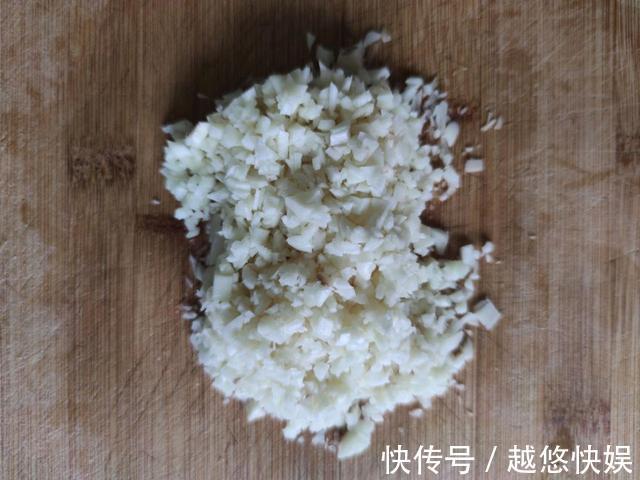 5分钟教会你蒜蓉烤茄子,再也不用吃路边摊了,在家就能轻松搞定