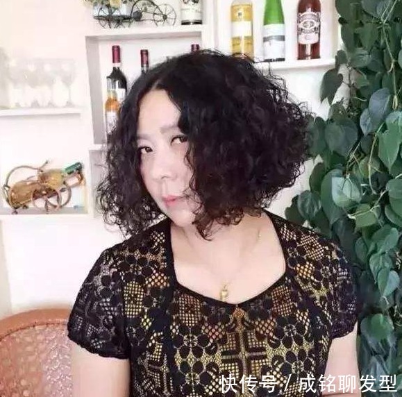 烫大卷结果烫成小卷好老气,多洗几次能变大吗?小卷是洗不大的