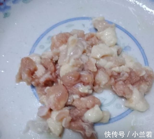 它是天然“黄体酮”,隔三差五吃,淡化皱纹,美白防色斑