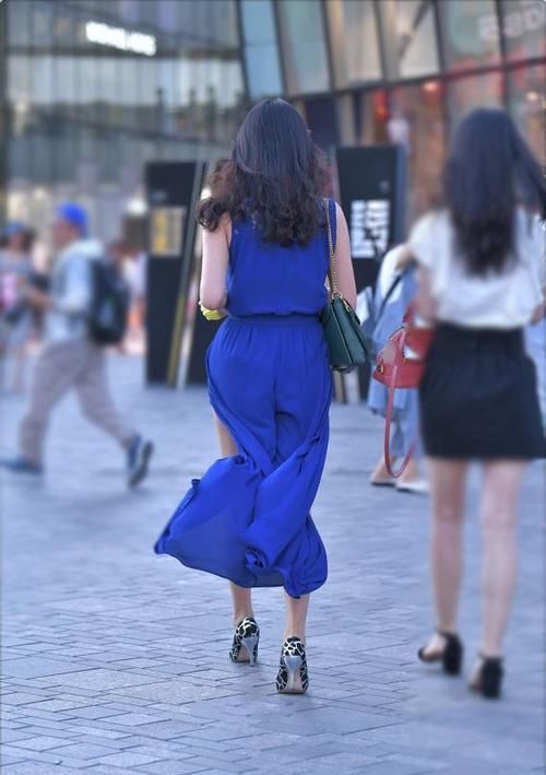 用心搭配才会更美，学会选色，即使肤色暗淡也能穿出优雅出众的美