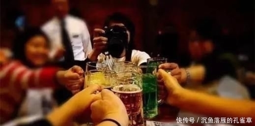 喝酒|酒桌上喝酒时,不要说这3句话,说了会被人“瞧不起”
