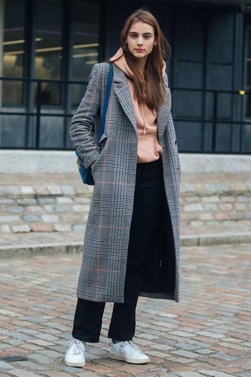 格纹大衣怎么穿才不老气？试试这四组搭配方案，打造出复古优雅感