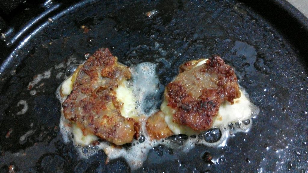 在家制作香煎芝士猪排，味道浓郁，营养健康