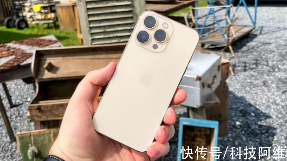 满血版|开卖不到两个月下跌500元，256GB+苹果A15，新款iPhone一降再降