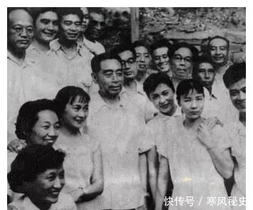 秦怡:1婚丈夫要把女儿送人,2婚丈夫出轨亲妹妹,儿子还打她