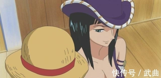 海贼王|海贼王:女帝白星同款“宠溺”,罗宾也不差,可路飞只对她“好”
