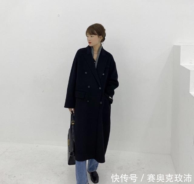 大衣搭配|美不美,看穿搭,讲究的女人秋冬都这样来穿,光靠气质就稳赢
