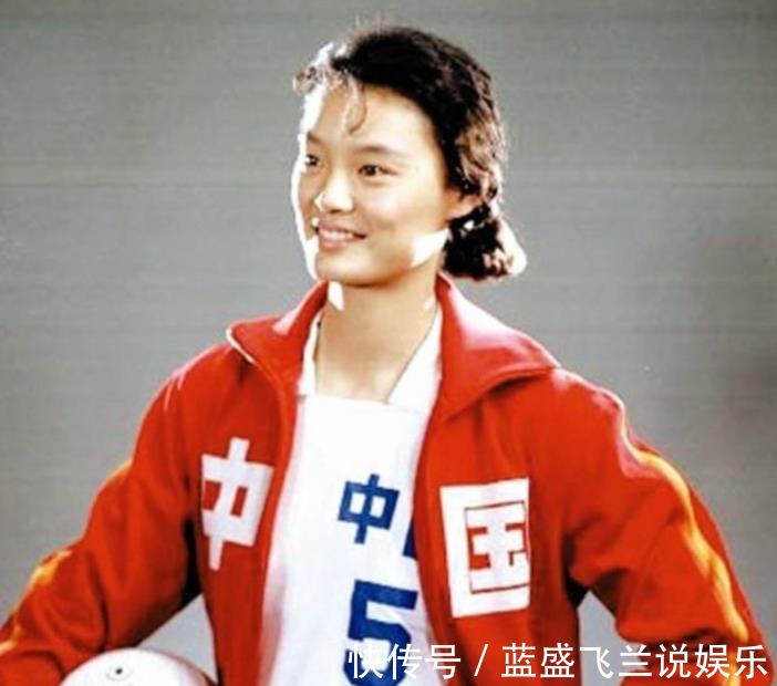 女排|“天安门城墙”周晓兰5连冠功臣,官至体委副司长,为何辞官赴美!
