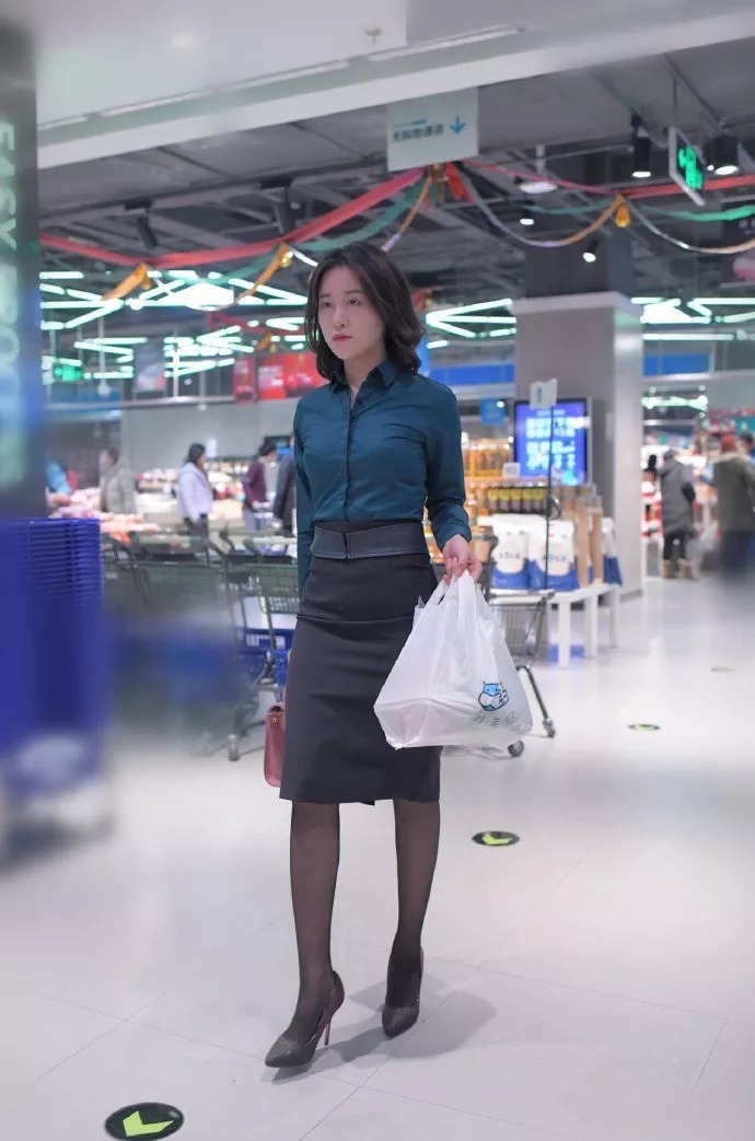 高跟鞋|女生穿上高跟鞋,知性优雅带着魅力