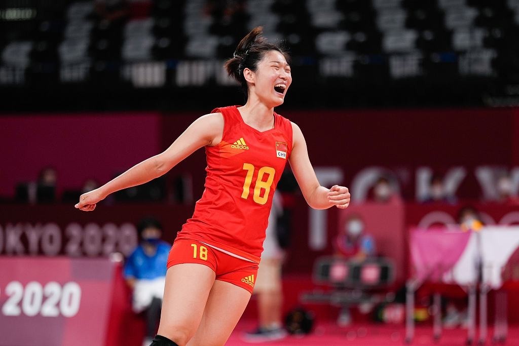 零零后|一传榜排名第20位!女排00后自由人沦为二流,王梦洁表现取得完胜