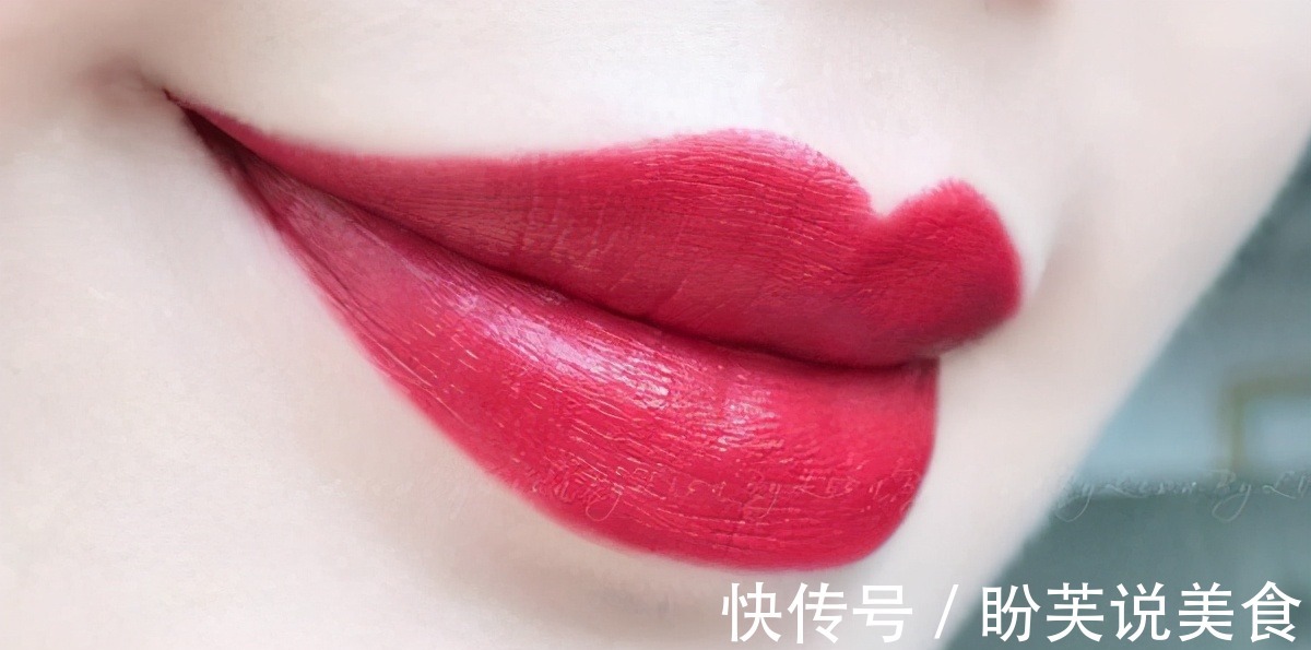嘴唇 女人涂口红时,要改掉这4个坏习惯,不然再贵的口红都掉色粘杯
