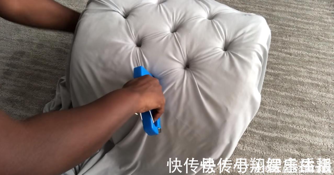 泡沫|扔掉的旧铁凳子捡回来吧，用海绵包一圈，放家里坐着舒适还能收纳