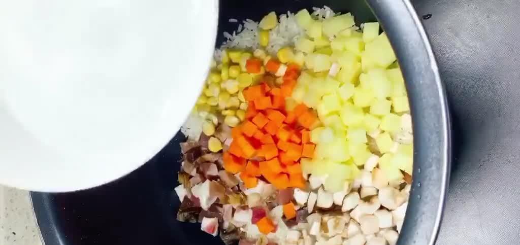 米饭新吃法,香浓味美飘香四溢,兼具营养和美味