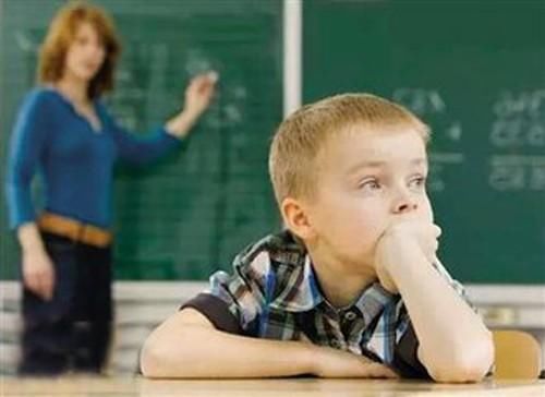 性格|爸妈发现孩子不合群 这是性格使然还是遭人排斥呢?