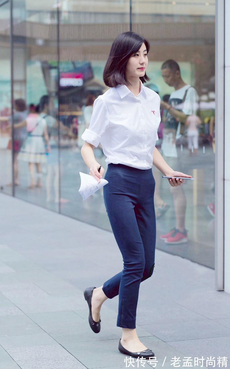 职场|街拍:穿搭清爽干练,风采十足,这样的职场美女值得点赞!