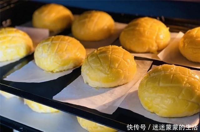 减肥路上的大敌,好吃到炸裂的金黄色面包,每一口都是满满的幸福