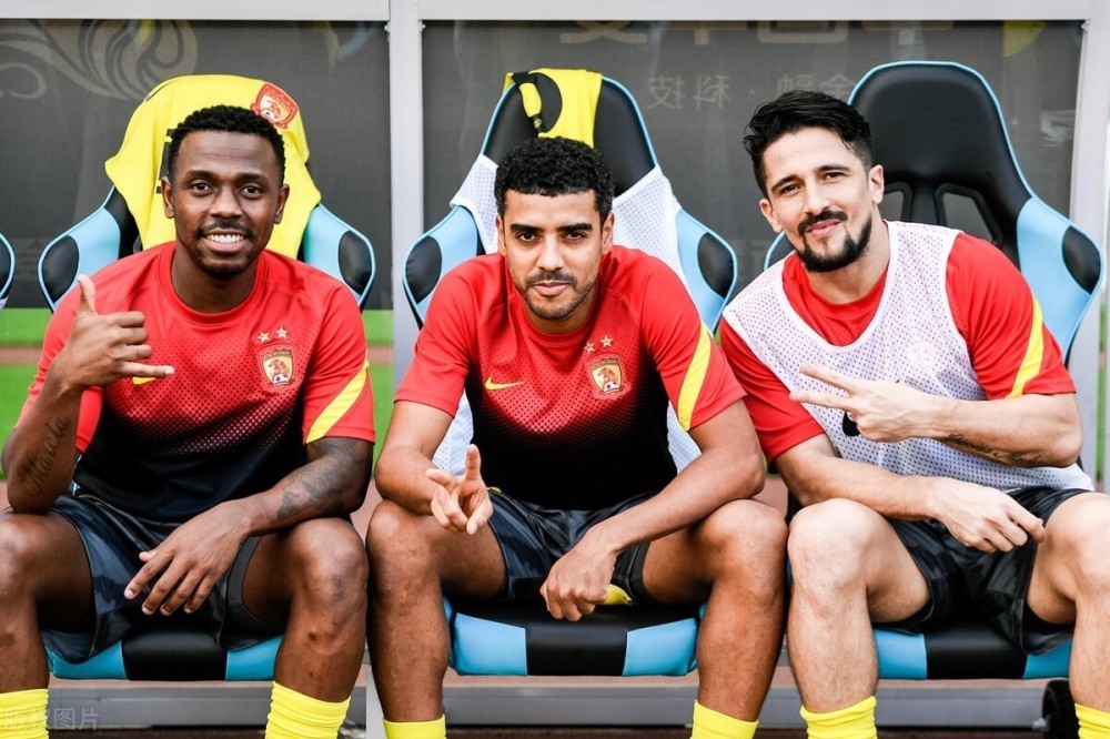 广州恒大|费南多半路折返原因来了,并非是家中有事,或是被国内记者吓跑