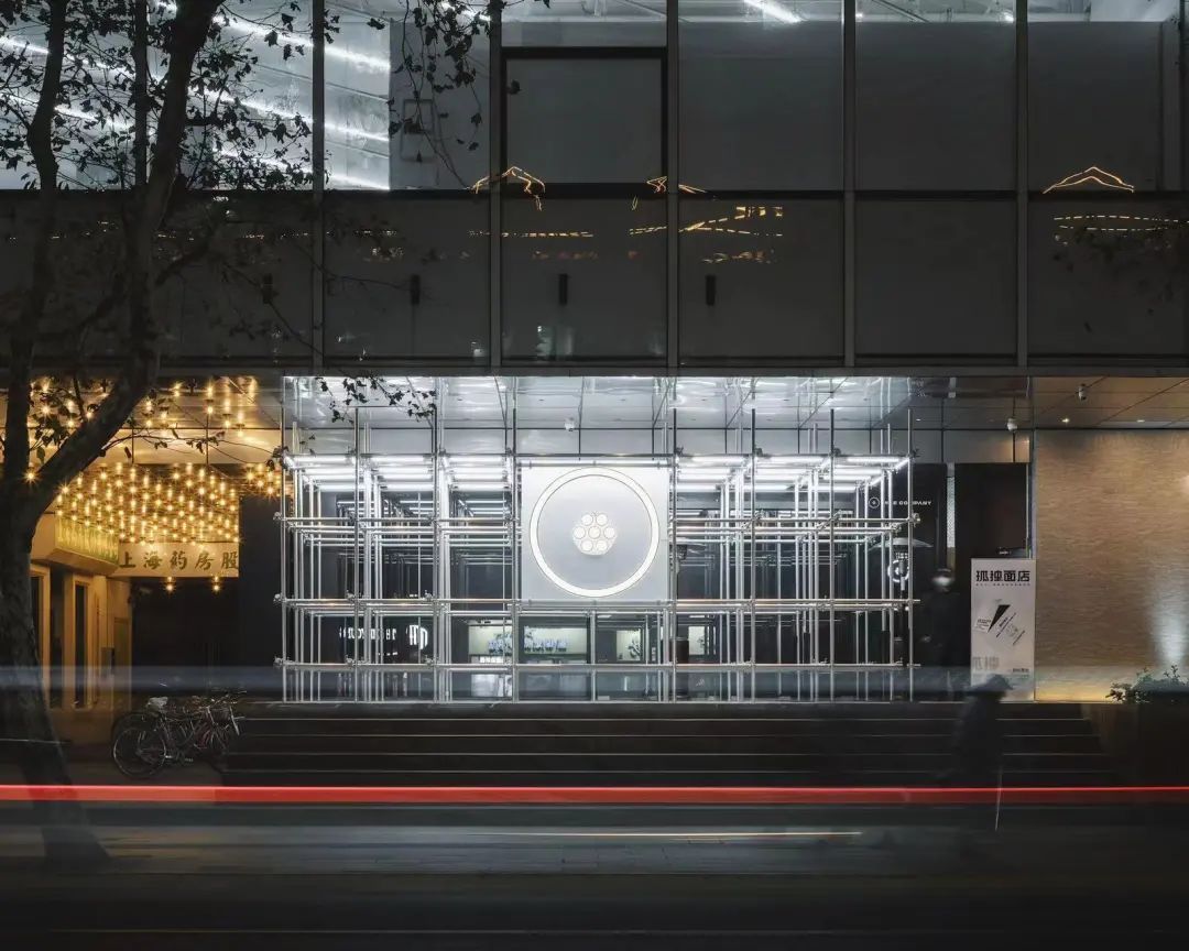 面店|这家面馆突然火了!一碗速食面卖57元?两个人一起还不能吃?