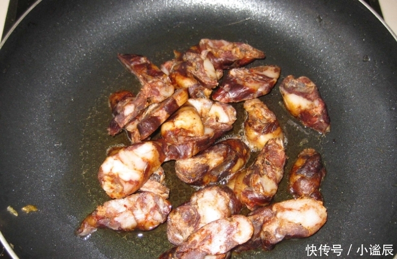 入冬就要吃此道菜,既省事又下饭,都不需要放盐,特好吃