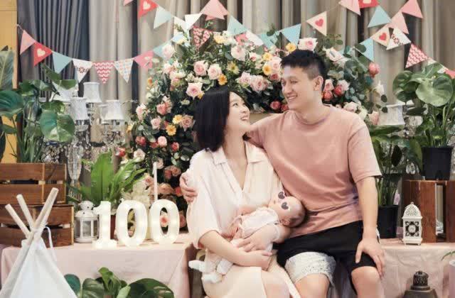 全家福|惠若琪晒全家福为女儿庆百天,怀抱女儿与老公甜蜜亲吻,好幸福