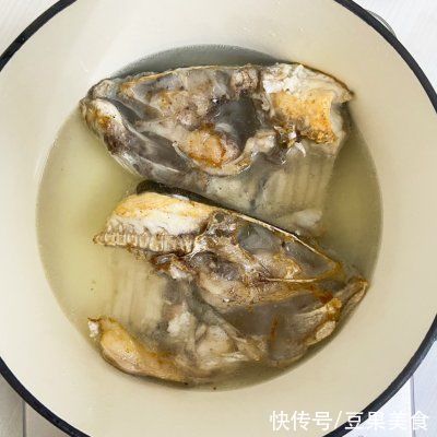 滋补|秋季滋补养生，怎能少的了胖头鱼炖萝卜