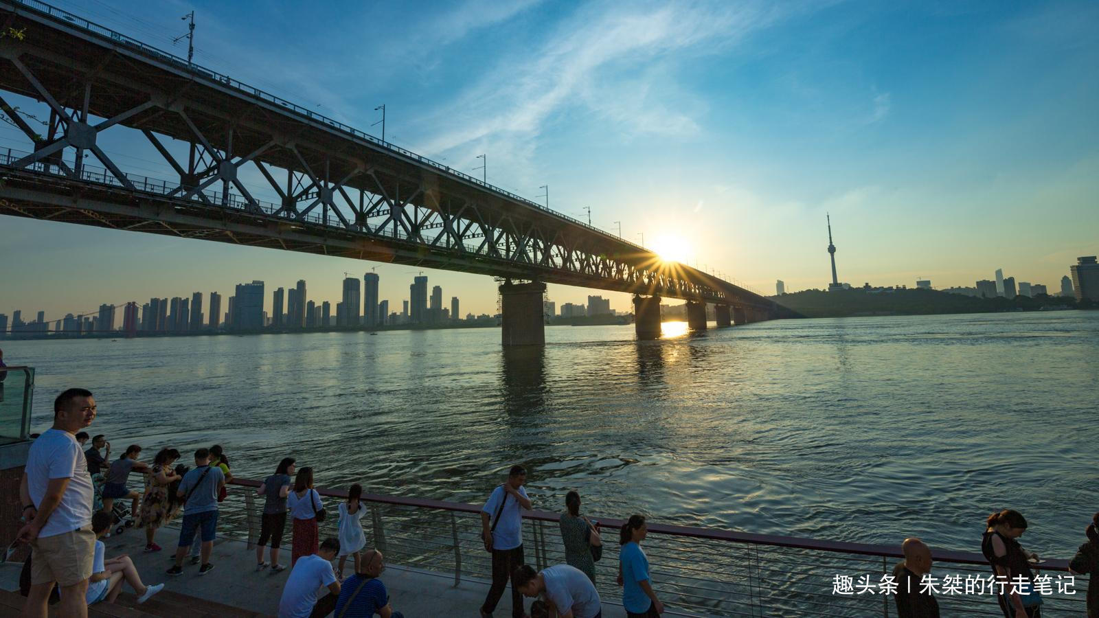 中国最“危险”的泳池，夏天每天数百人游泳，游客我怕游不回来