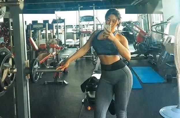 S曲线|她身高170,体重135斤,健身三年练出S曲线,令网友羡慕她的身材